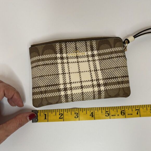Coach Corner Zip Zip Wallet Wristlet Signature Plaid Khaki Chalk - Picture 7 of 8